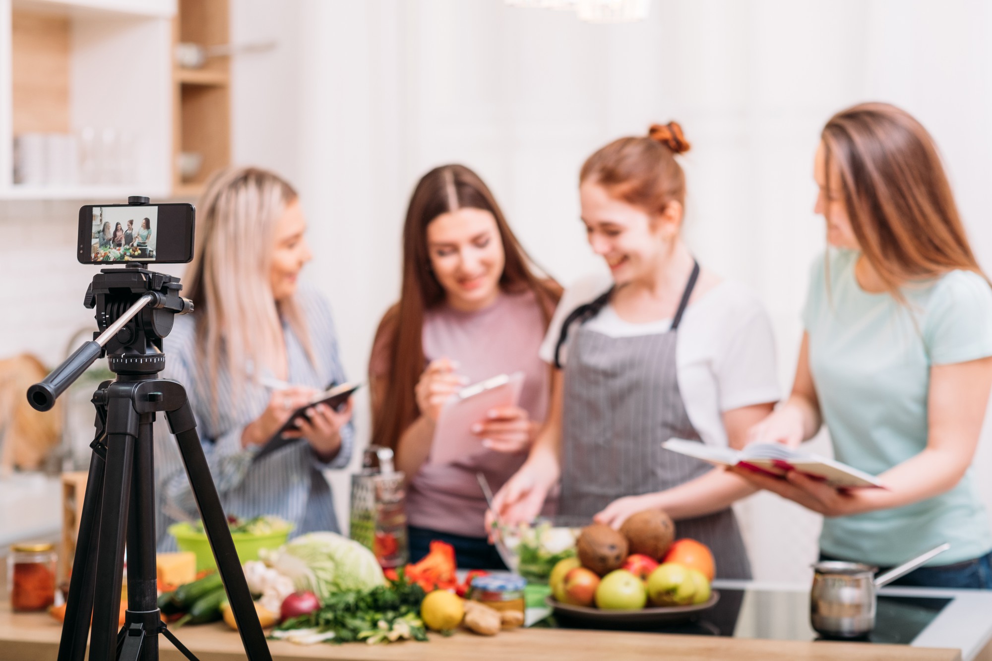 Sessione di lezione in cucina ripresa in video